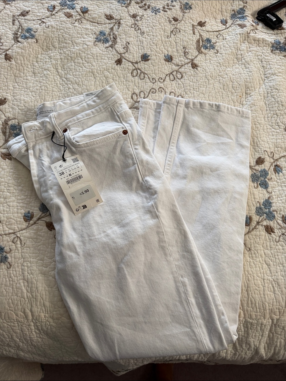 Zara White Straight Leg Women's Jeans